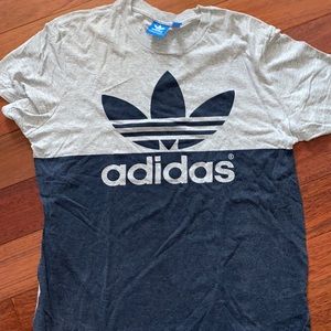 SÚPER CUTE ADIDAS T-SHIRT